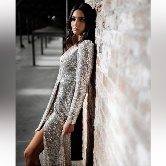 leena By Mac Duggal 26723 Silver Sequin Long Sleeve Formal Maxi Gown sz 8 - Picture 3 of 8